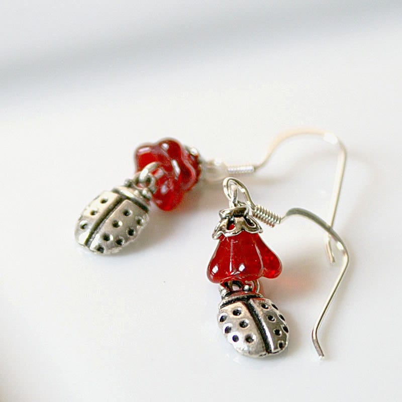 Ladybug Earrings on Sweet Little Ladybug Earrings By Tracisimsdesigns On Etsy