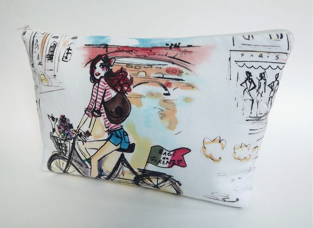 Makeup Bag Overnighter in Ivory Who's That Girl