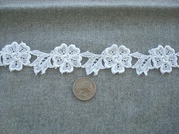 Vintage White Floral Venice Lace Trim - 60 Appliques