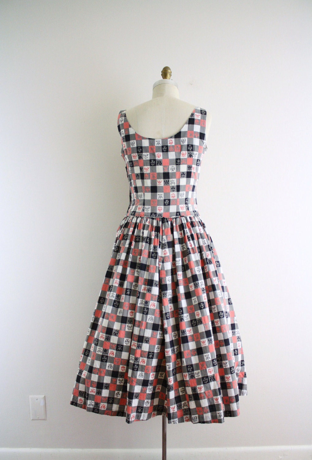 Vintage Folk Print Dress . Day Dress . Picnic Gingham . 1950s . Small