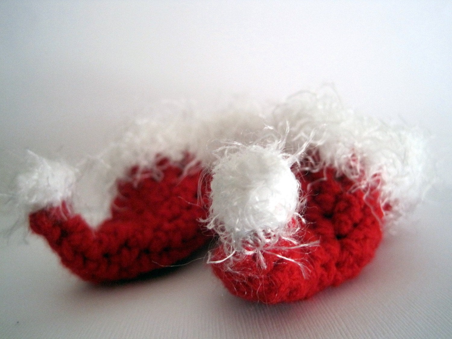 Crochet Elf Slippers Baby Booties Christmas Booties Santa Booties Elf Booties Boy Girl Cyber Monday Newborn Infant Photo Prop Red White
