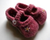 Daisy baby bootees - pdf pattern