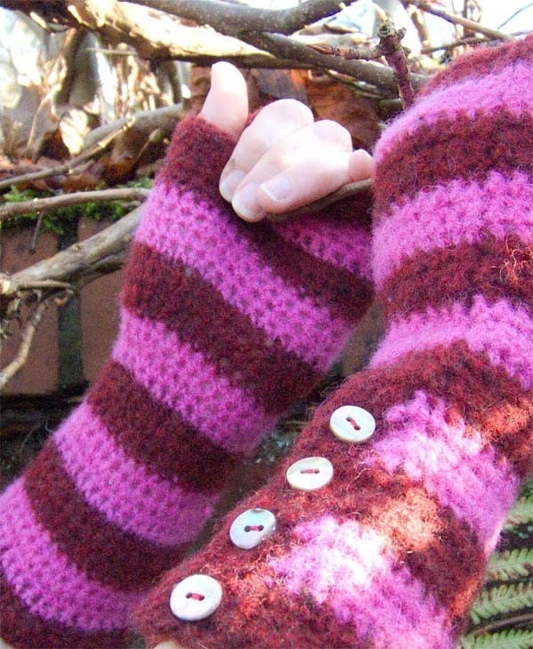 Striped Crochet Gloves with button up cuff    - pdf pattern