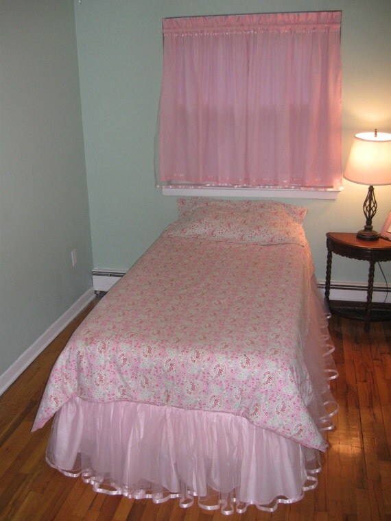 16 Inch Drop CRIB Size Tulle Bedskirt - LIGHT Pink