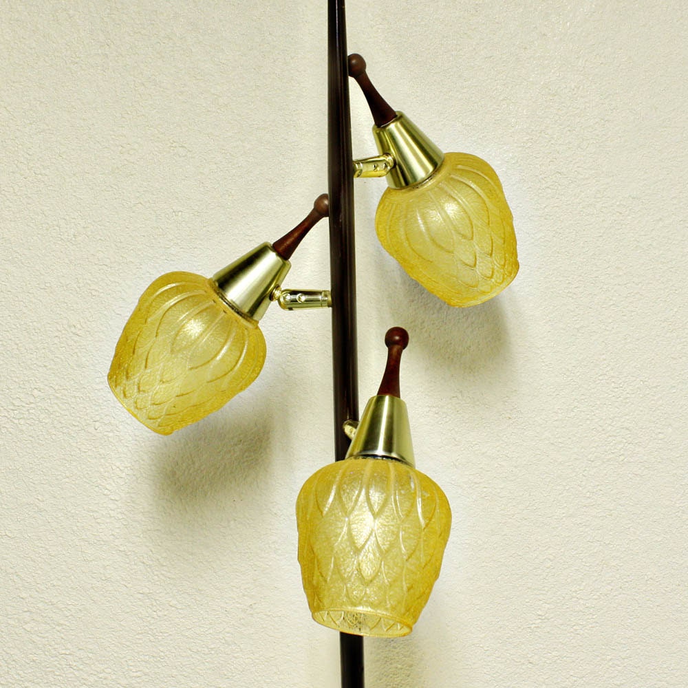 Glass Floor Lamp Shades on Vintage Floor Lamp   Glass Shades   3 Way Switch   Adjustable Lights