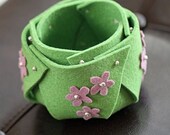 Just hold it--felt pen holder and beyond