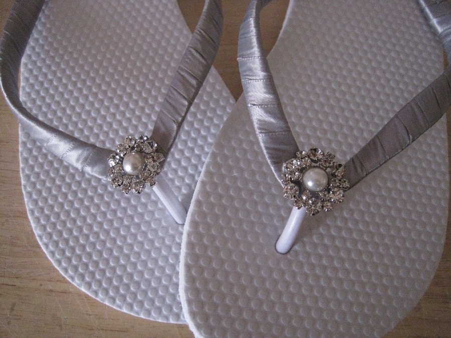 Deluxe So Sweet Bride Charlotte Pearl and Rhinestone Center Bridal Wedding  Flip Flops