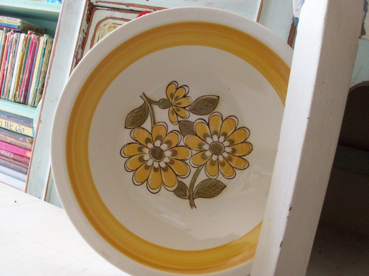 adorable yellow flower serving bowl