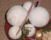 How To MAKE Your Own  GRUBBY SNOWBALLS e-book.  Five different styles of handcrafted snowballs / holiday decor how to / plus bonus recipes