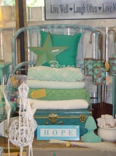 FRUGAL BEACH COTTAGE Home Decor Ideas ebook / new lower price / 88 full color pictures