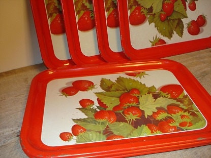 Vintage Metal Strawberry Metal Trays     jb