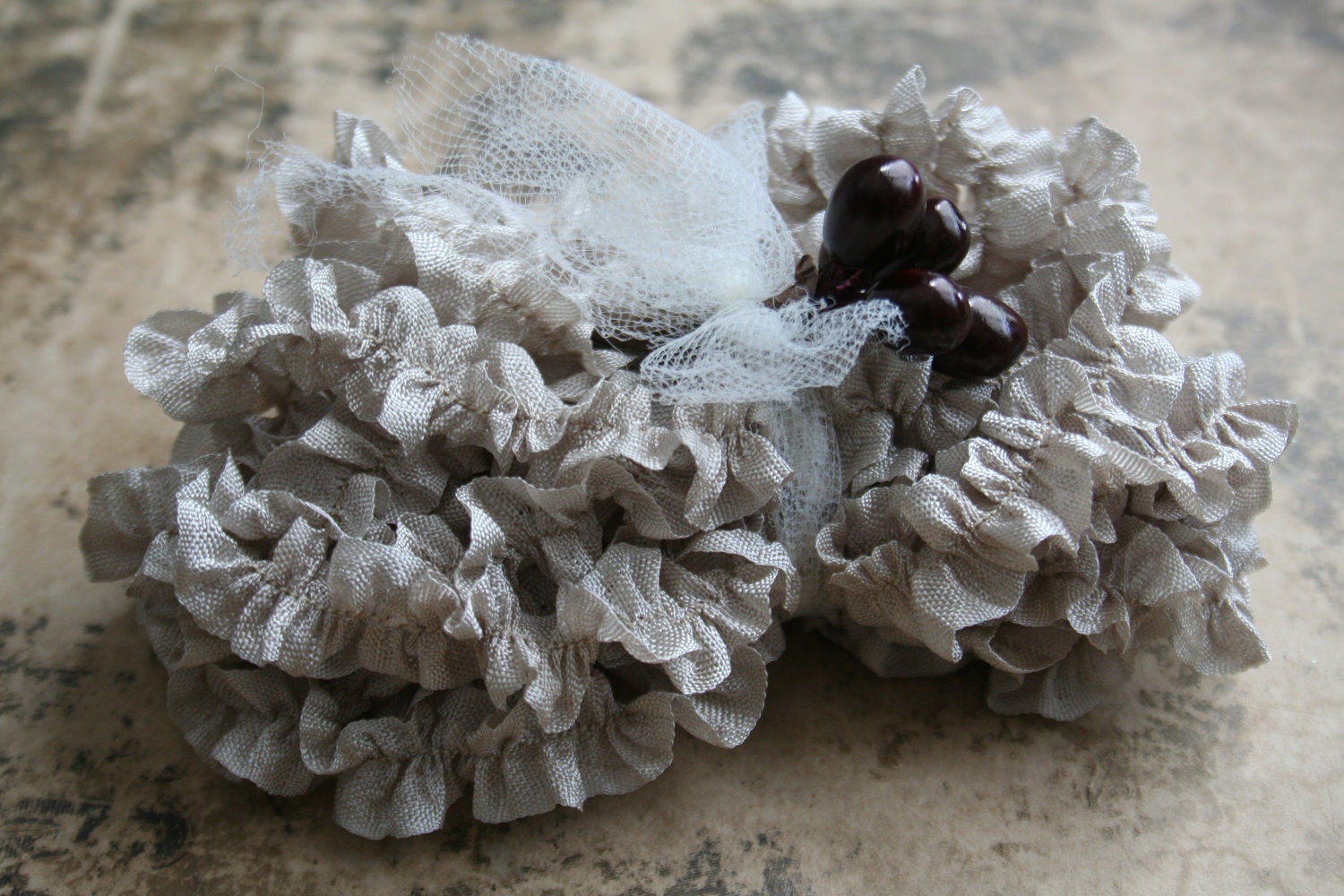 vintage pearl....2 yards ruffled seam binding