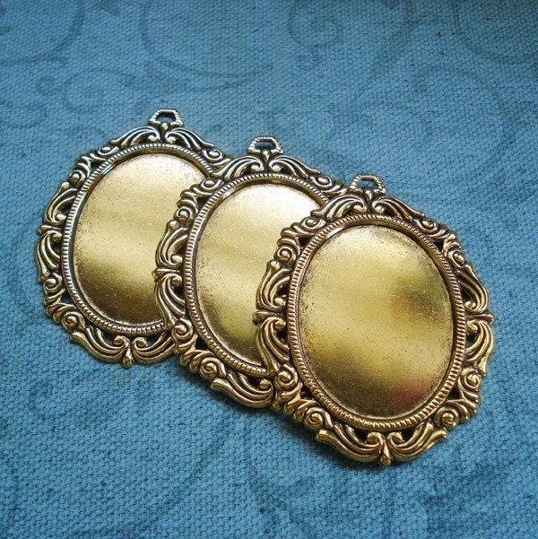 Antique Gold 60x47mm Victorian Frame Setting for a 40x30mm Flat Back Cab or Jewel (1 piece)