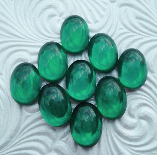 Vintage 8x10mm Emerald Green Gold Foiled Flat Back Oval Glass Cabs (4 pieces)