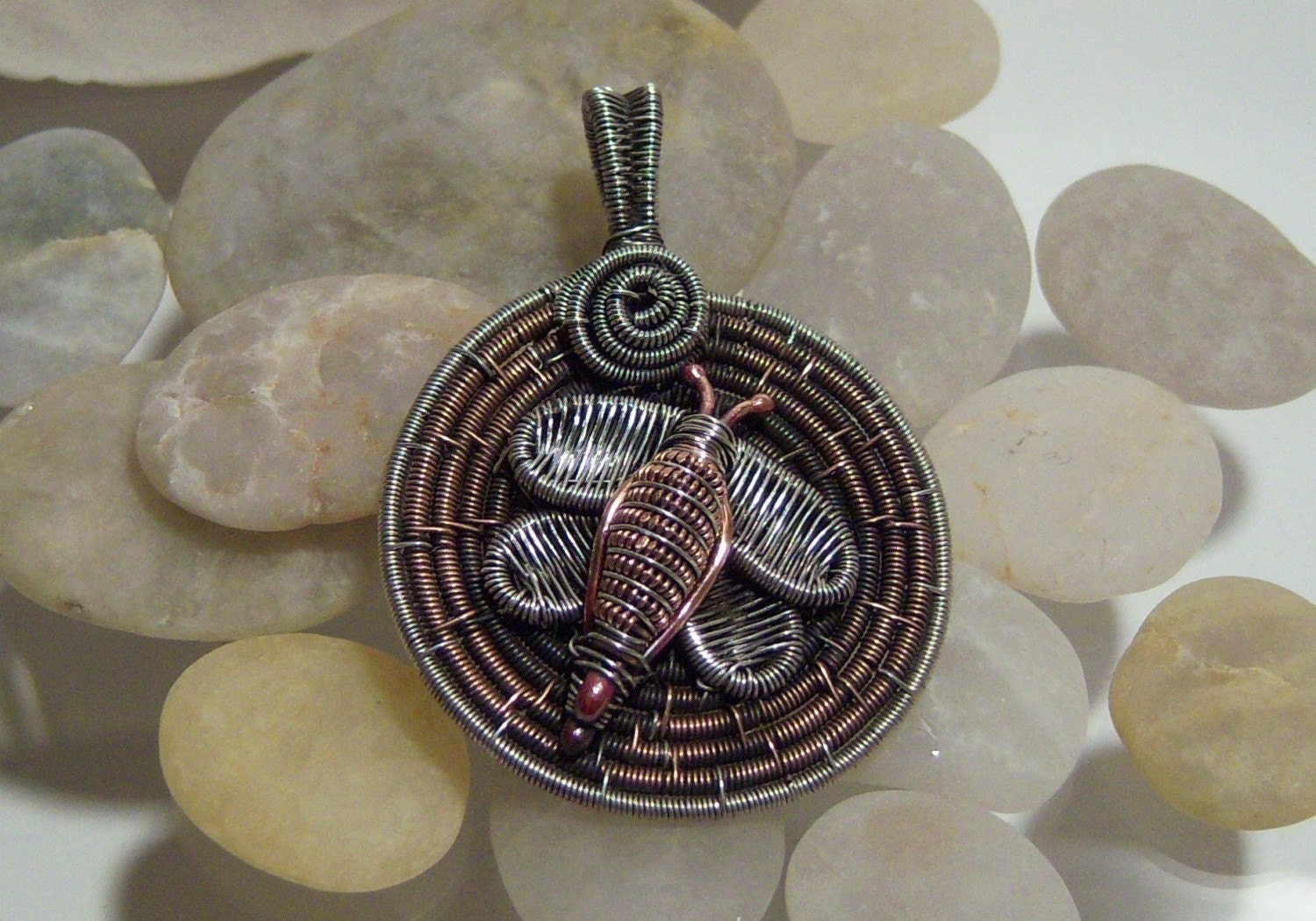 Tutorial for Wire Wrapped Bumble Bee Pendant.