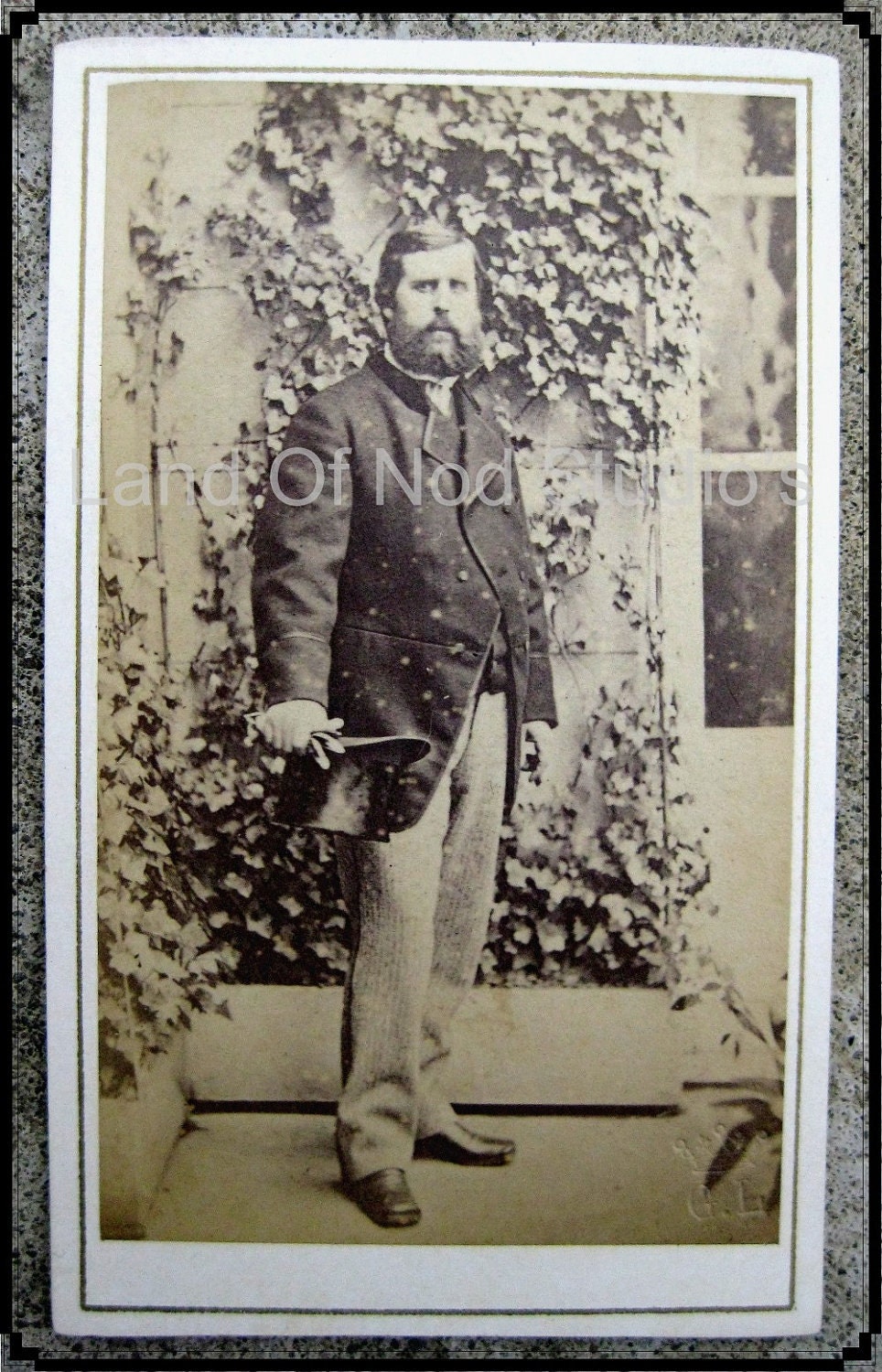 Original Antique CDv 1860s to 1880s FLOYD  out door shot FRANCE