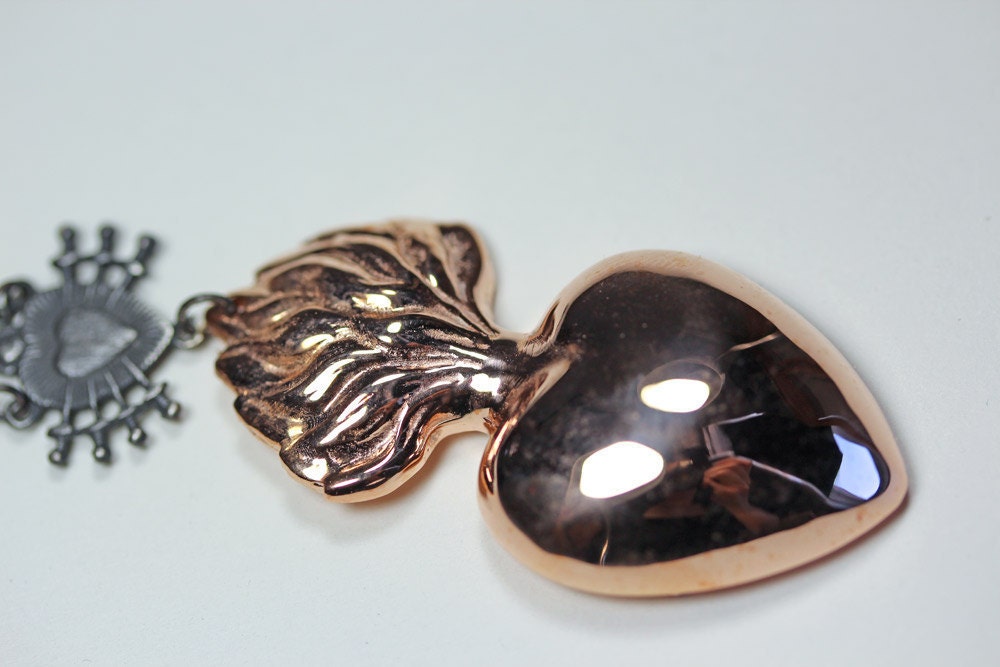 the poet's heart. reliquary locket in rose gold.