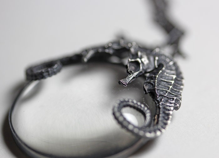 ariel. conjoined seahorse spyglass necklace.