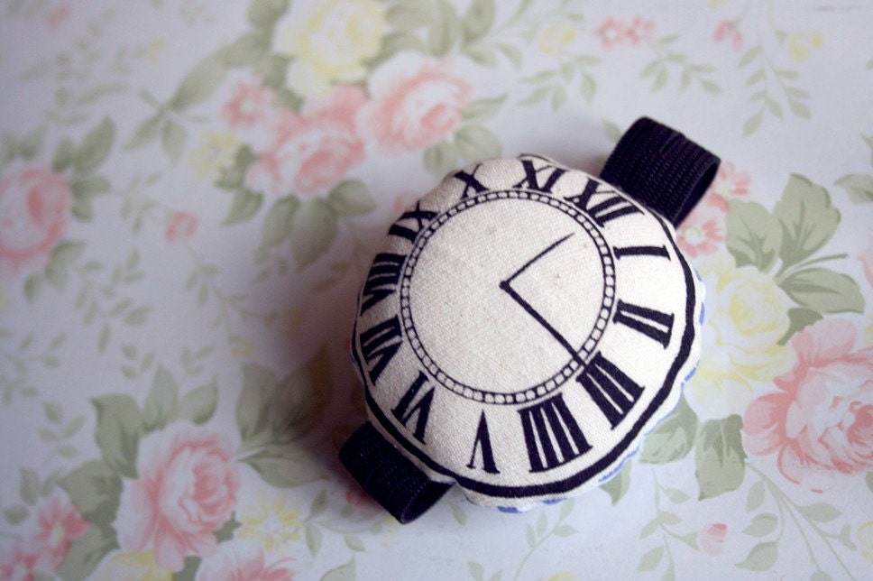 Wrist pin cushion with watch face screen print