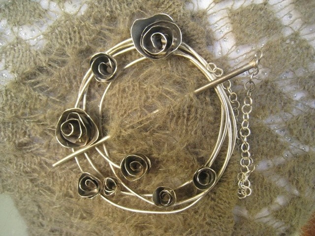 Become Rose Garden Shawl Brooch - Pin