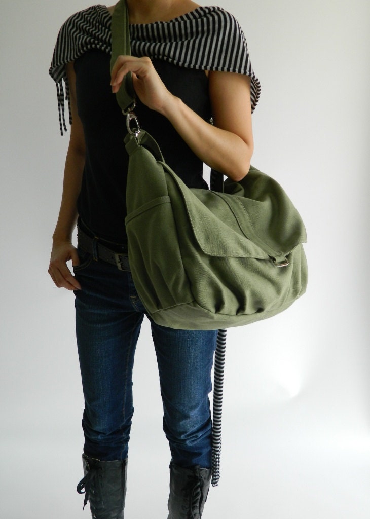 SALE - 10%  OFF -  Daniel in smoke green // Shoulder bag / Messenger / tote / Diaper bag / Handbag / For Her / new Mom / Women