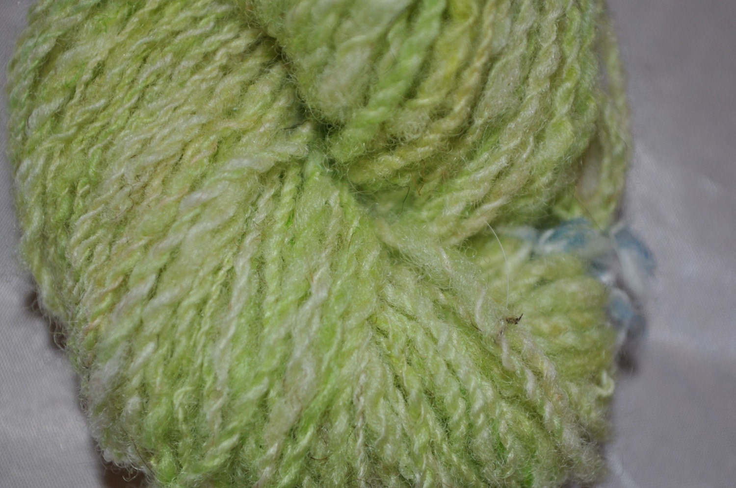 Lime Green Welsh Ewe Handspun Art Yarn 157g/492yds