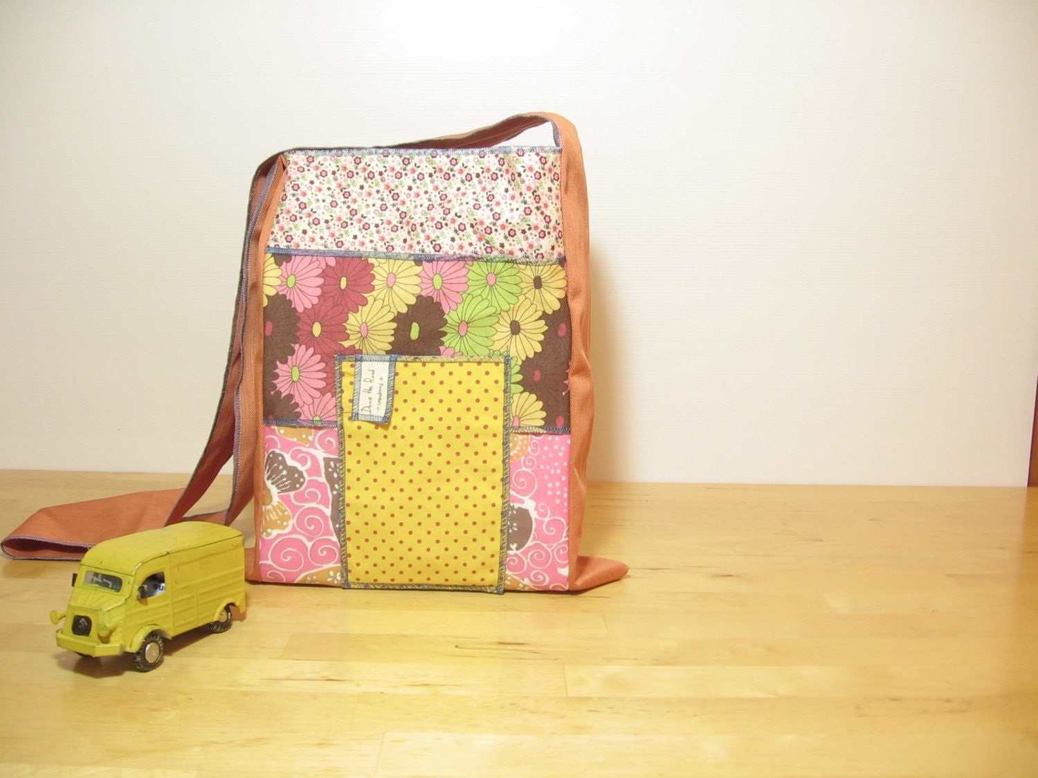 Messenger style tote ---- sale :) buy any three-get one freeblack