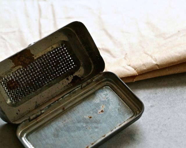 Bell's No. 4 Wax Vestas Match Tin