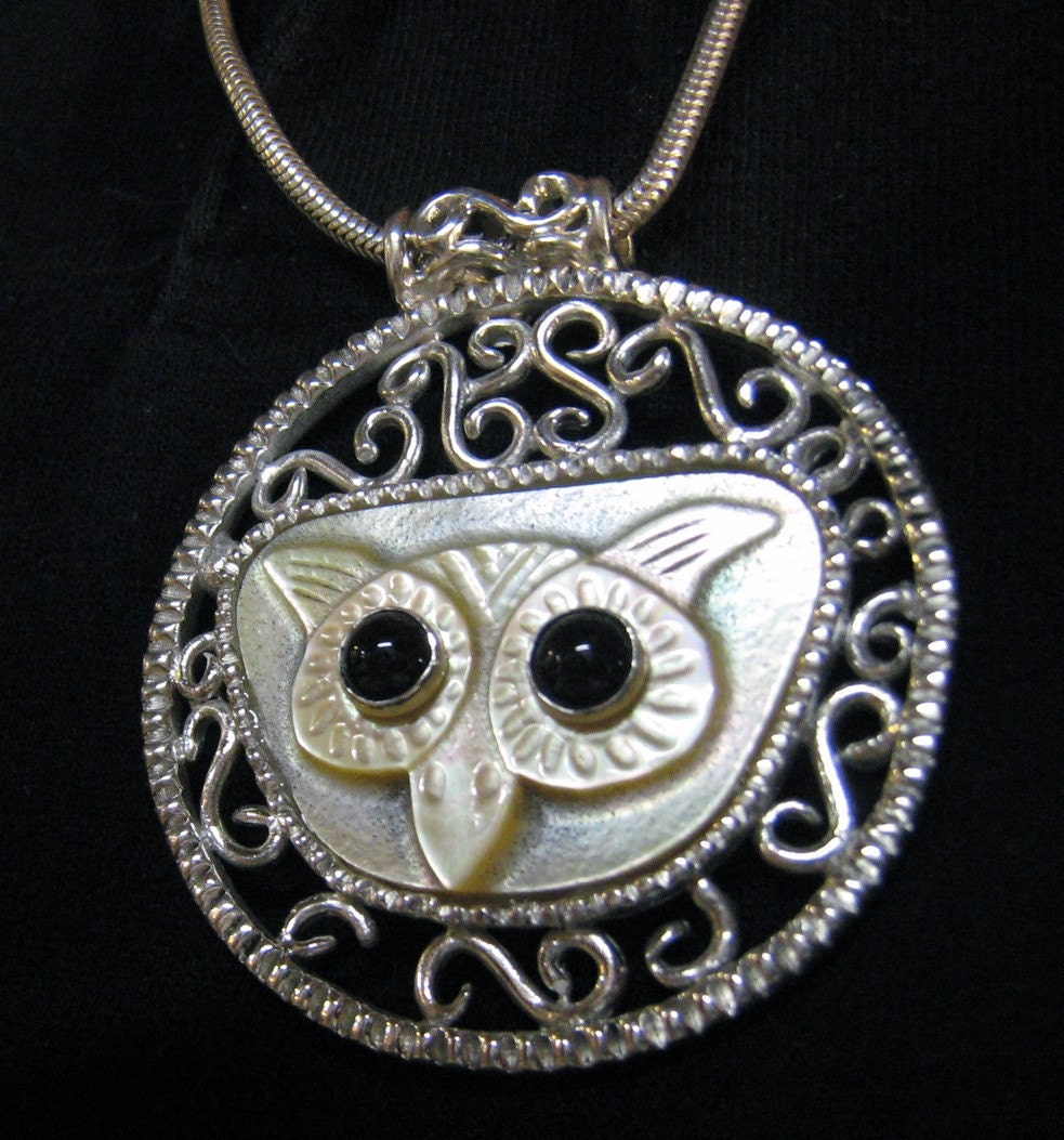 Great White Owl necklace pendant    without chain   no chain