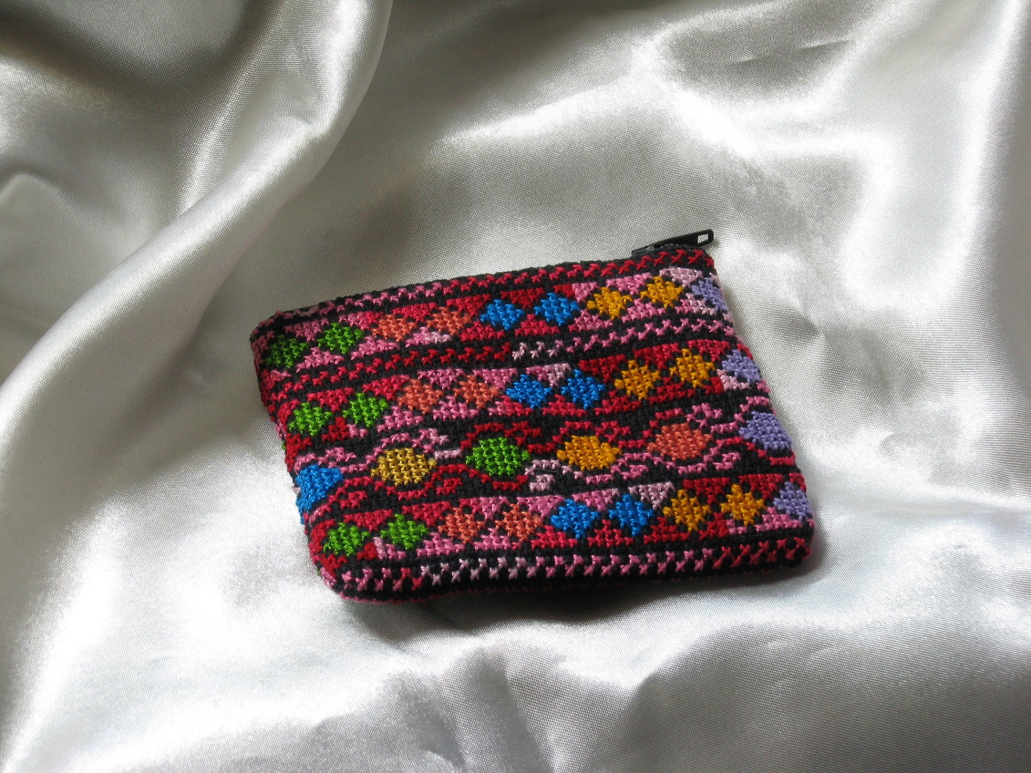 Embroided cross-stitch purse with Palestinian motifs -- 3