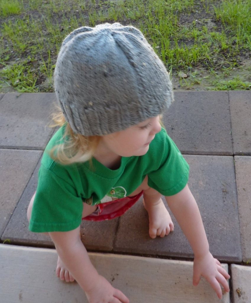 toddler hat -grey - size 2 - 4 hand knit