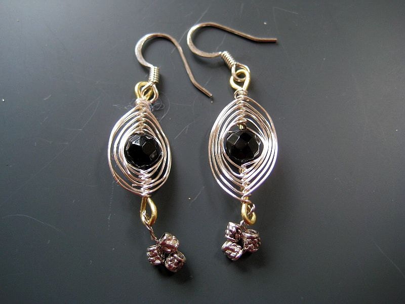 Wire wrapped herringbone style long earring in silver and black