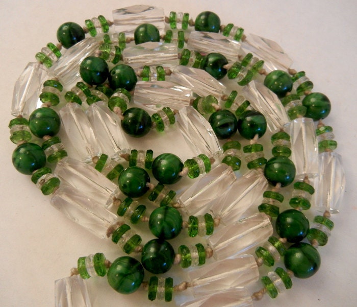 1920s necklace / Long Flapper Vintage 20's Chunky Art Deco Green Crystal Necklace