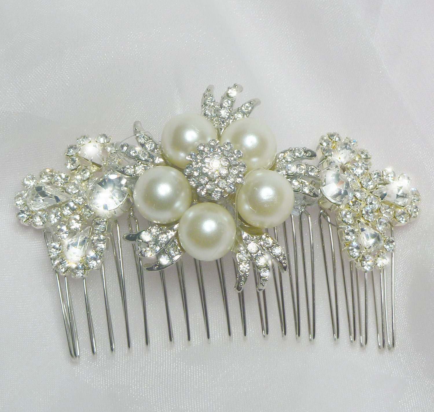 Princess  wedding or prom crystal and pearl comb