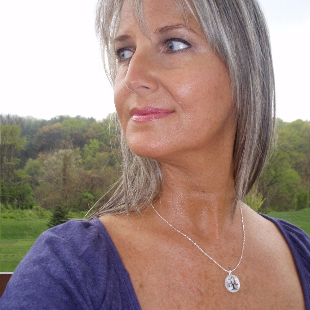 Family Tree Necklace "Medium Round" (7 stone maximum)