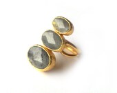 Verticle Three Small to Large Grey Labrodorit Stones Ring