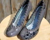 Gray Ruffle Madden Girl Hand Painted Heels in Women's Size 7.5