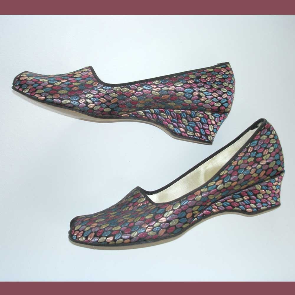 SALE  vintage 40s satiny wedge heel peep toe shoes