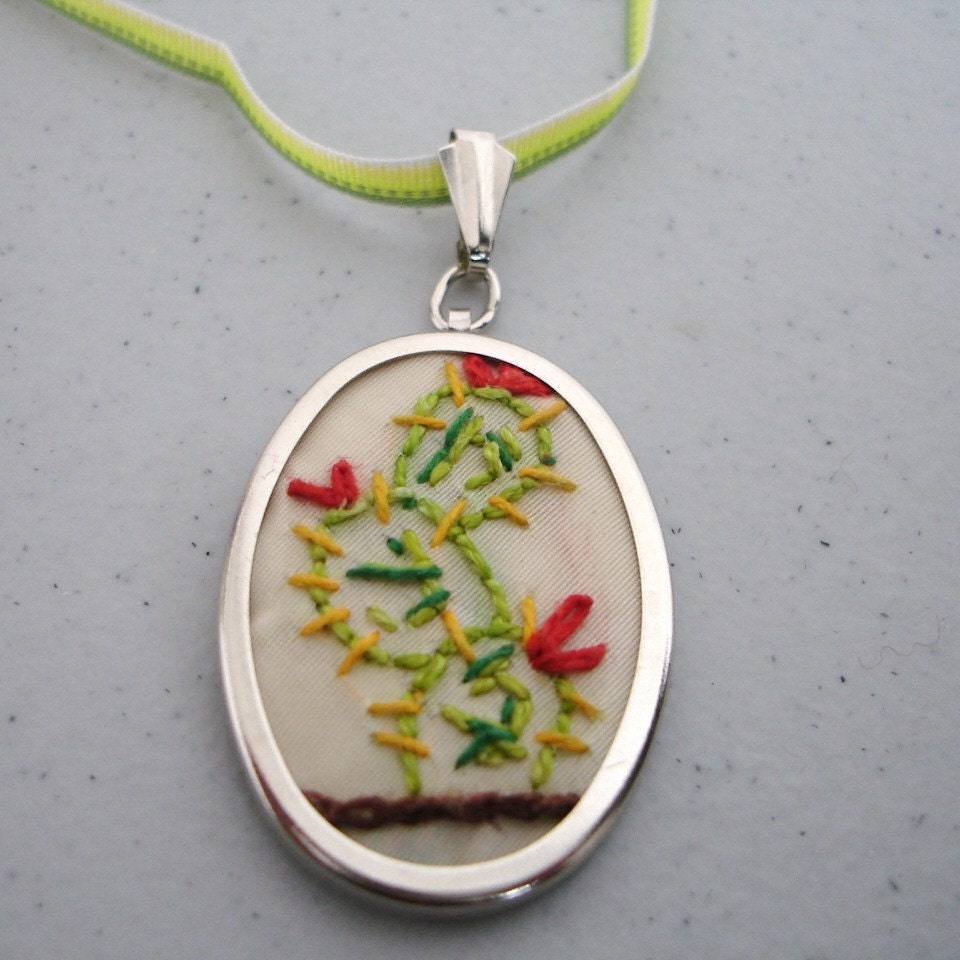 Embroidered necklace - Cactus flower