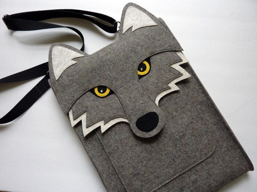 Wolf MacBook Pro 13 inch sleeve - Gray felt - Made to order