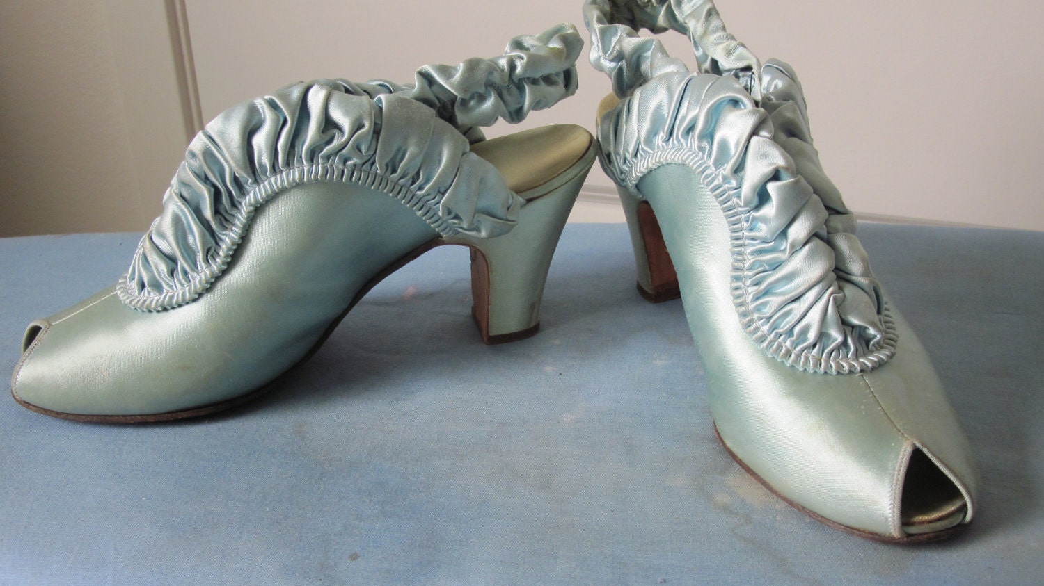 on reserved for amanda sz 7.5 vintage 40s blue satin ruffle shoes