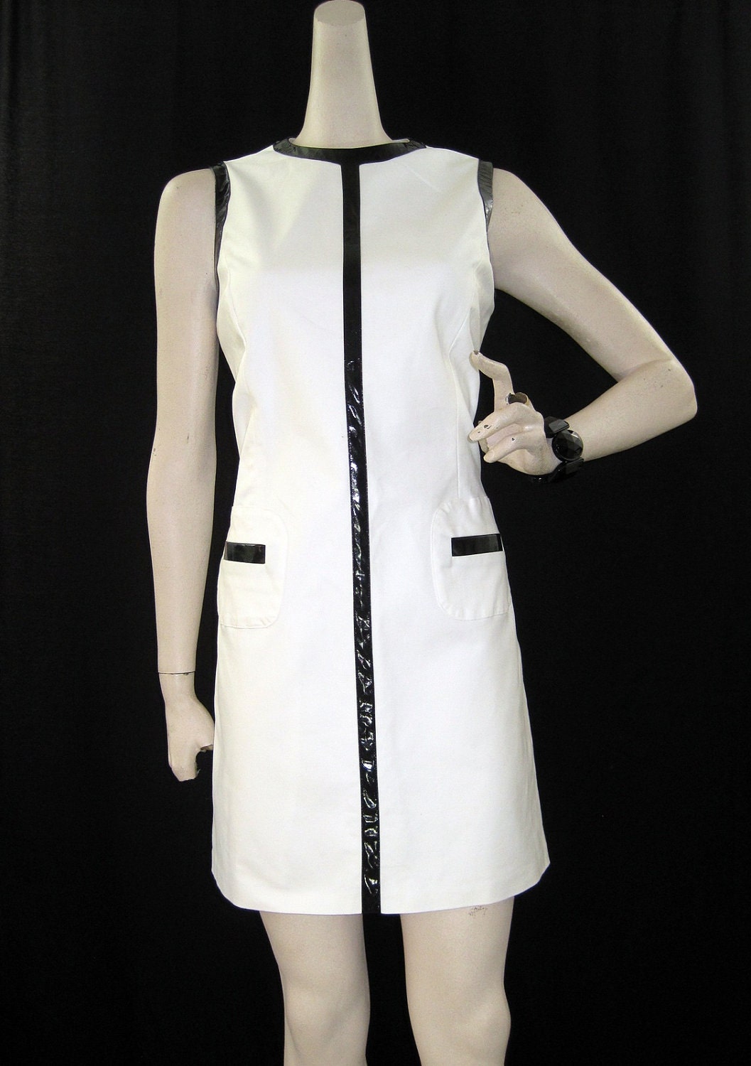 90s Does 60s Dress MOD Black and White Mini Shift Go-go M