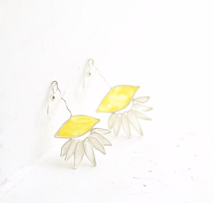 Daisy Flower Dangle Drop Sterling Silver Earrings in White Yellow, Eco Friendly Artisan Paper Wedding Anniversary Jewelry...