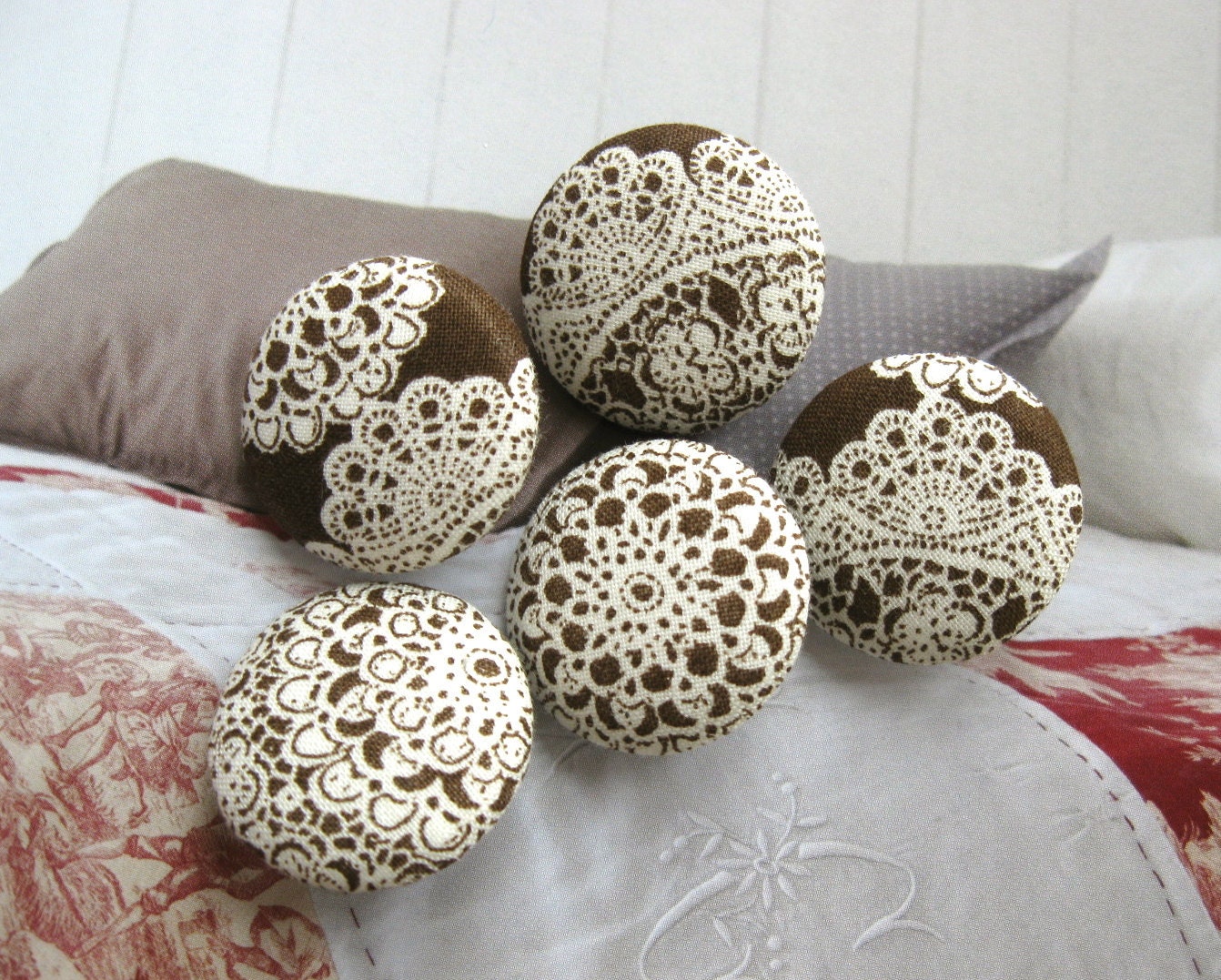 Handmade Fabric Button - Retro Brown Off White Lace Floral Flowers Doily Handmade Cloth Fabric Buttons 1.1 Inches 5's