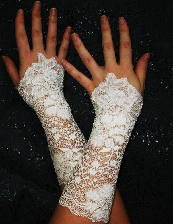 TE AMO white french lace bridal cuffs wedding gloves bridal gloves wedding cuffs white lace cuffs white lace gloves white gloves