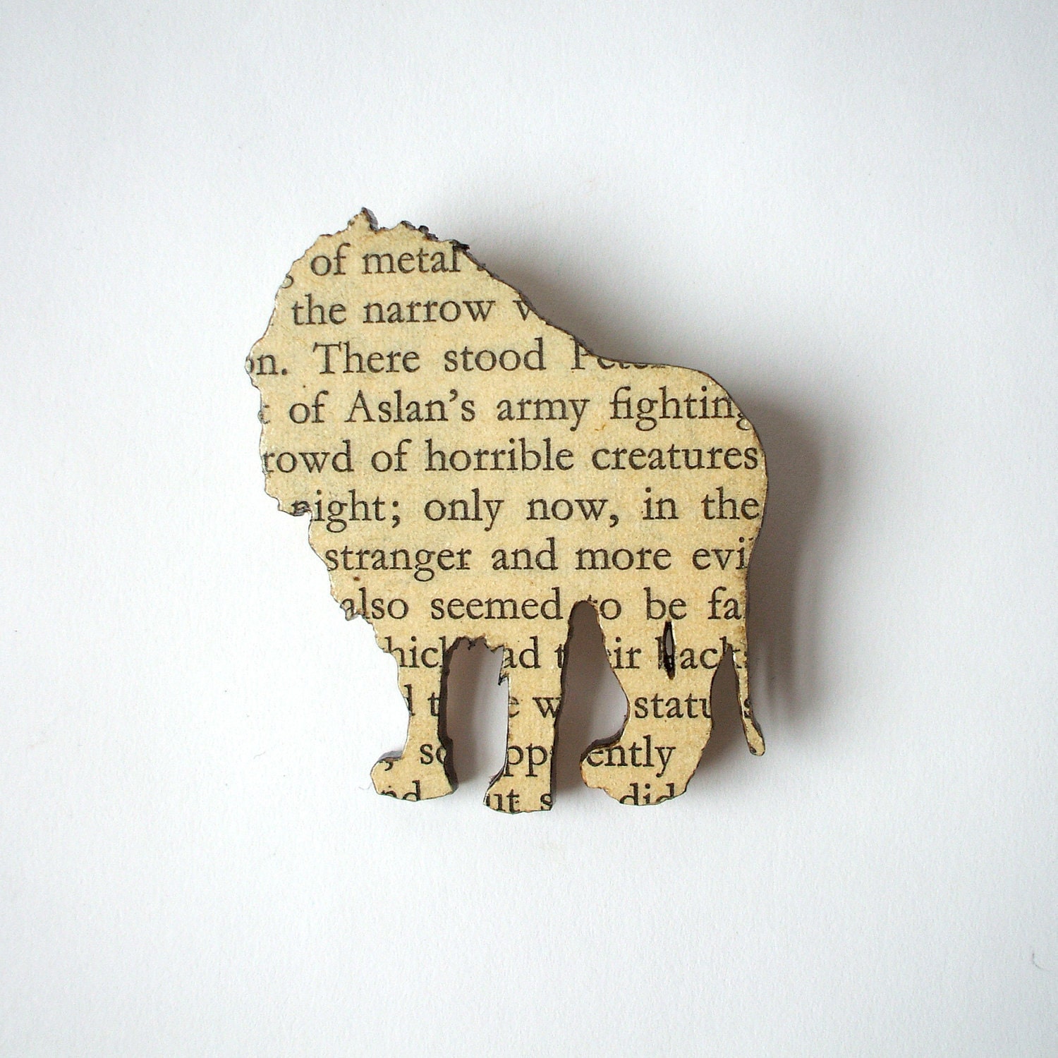 The Lion, the Witch and the Wardrobe - Lion brooch. Classic book brooches made with original pages.