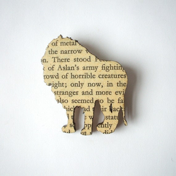 The Lion, the Witch and the Wardrobe - Lion brooch. Classic book brooches made with original pages.