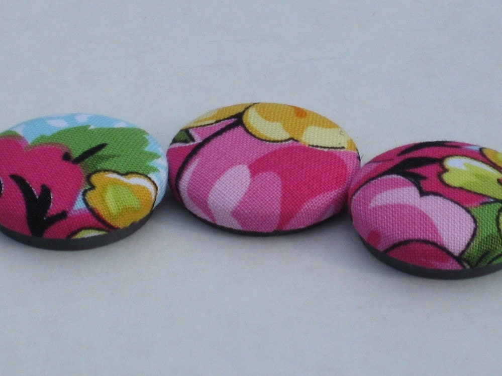 Pink Floral... A set of fabric magnets