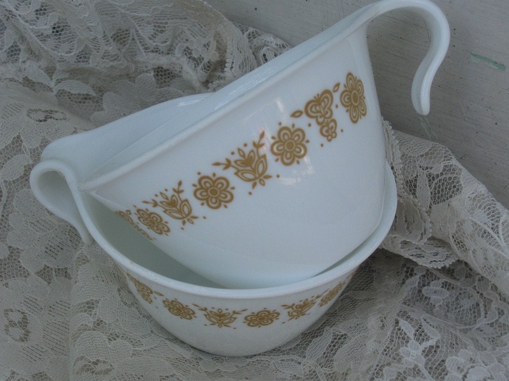 Pair of Vintage Tea Hook Handled Cups