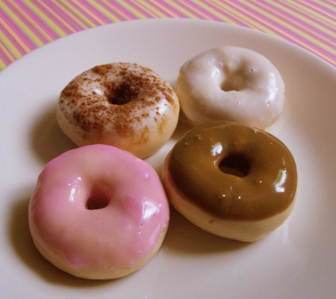 Soap Gift Set Mini Donuts - 4 mini frosted donut soaps in a retro vinage designed gift bag Il_170x135